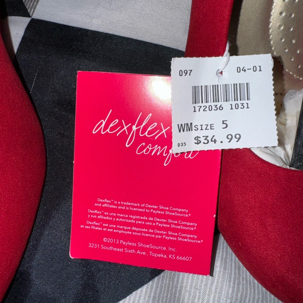 Woman’s shoes size 5.